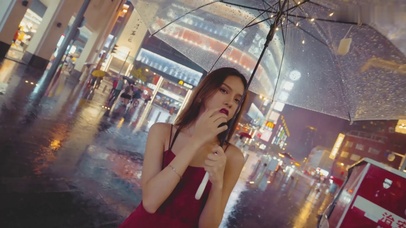 夜景短片-雨中少女