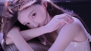 清纯萝莉女神的眼神