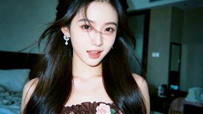 清纯氛围感长发美女