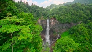 护眼山谷瀑布