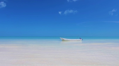 4k养眼静谧蓝天大海海浪小船