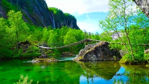 绿林湖泊