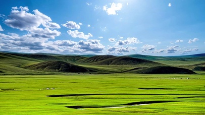 蔚蓝白云草地