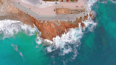 4k海浪拍打礁石海边风景