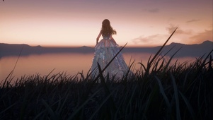 治愈长发少女风景