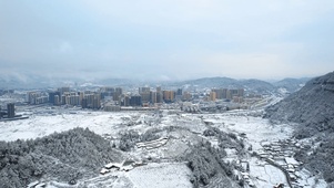 4K航拍大气贵阳全景满天雪景