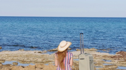 4K 高清 海滩上的女人