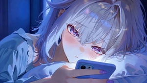 刷手机的软萌白发少女