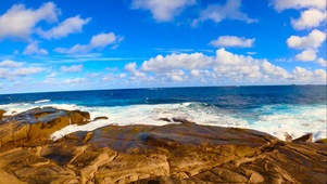 碧海蓝天礁石海浪