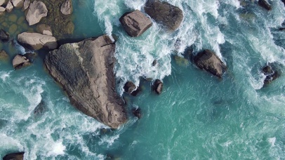 4k高清航拍森林小溪动态壁纸