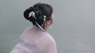 回眸一笑百媚生