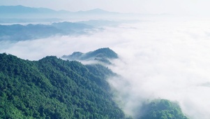 青山云雾