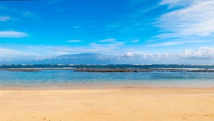 蓝天海滩海浪