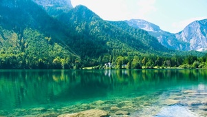 青山绿水湖