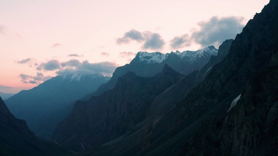 清晨青山