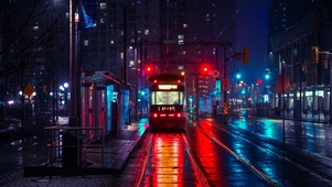 雨天公交车站