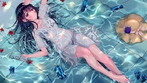 躺着的女孩