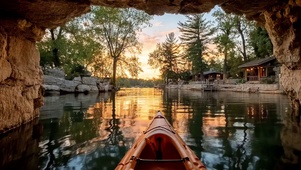 落日海岛海面小船