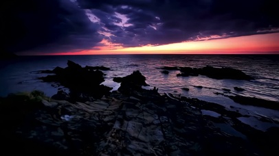 傍晚宁静的海边