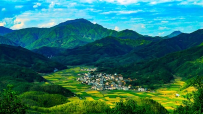 美丽的山间小镇