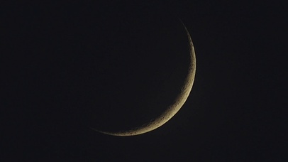 4K 高清 漆黑天空中的月亮