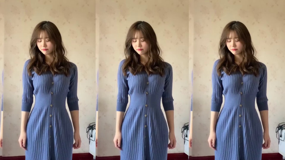并排三幅相同的年轻女性画面，女生留深棕色波浪卷发，闭着双眼，身穿带圆形金属扣的灰蓝色竖坑条收腰针织裙，背景为浅米色暗纹墙面，右下角露出白色柜体与黑色电线。