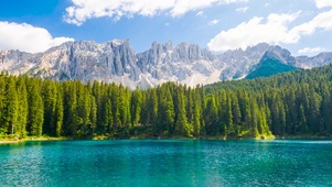 自然高山湖泊