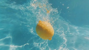 水面柠檬