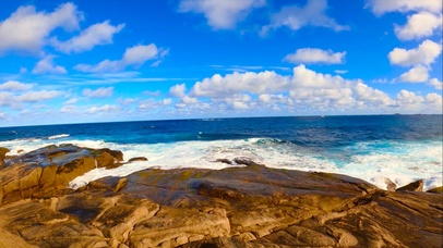 碧海蓝天礁石海浪