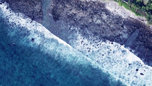 蓝色海浪礁石