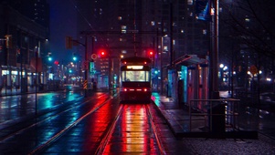雨中的列车