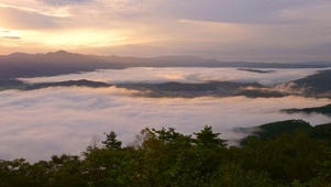 清晨高山云海 