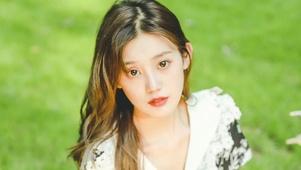 黑裙成熟美女