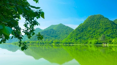 护眼青山绿水湖畔