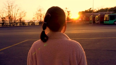 4K唯美夕阳女孩