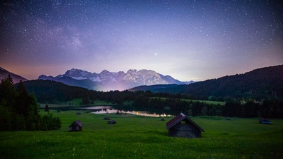 唯美雪山小屋星空延时