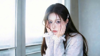 窗边柔光少女