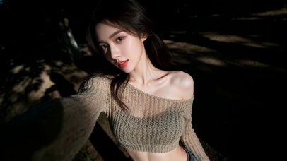 林间光影氛围感美女