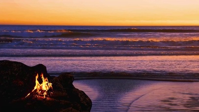 唯美傍晚篝火海边