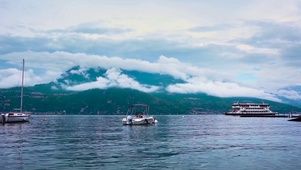 静谧高山湖