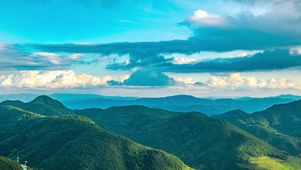 唯美的青山