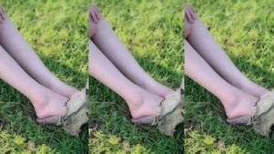 阳光下的白裙女友