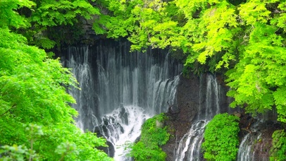 山谷瀑布