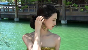 湖边美女