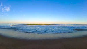 阳光下的海浪