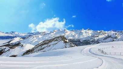雪后群山，白雪皑皑