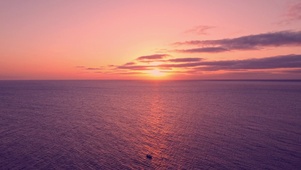 夕阳下的帆船