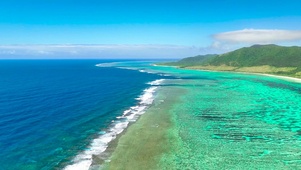 航拍蔚蓝海滩海岛