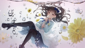 浪漫唯美游泳美少女雨天河流