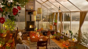 惬意湖边小屋
